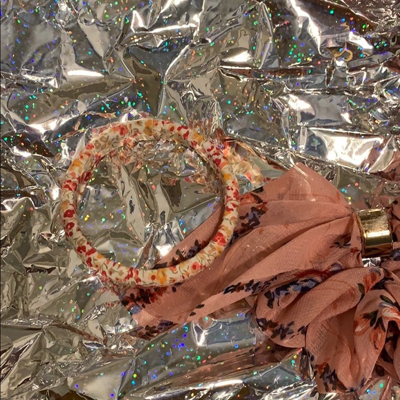 Spring floral bracelet bundle - Picture 5 of 6